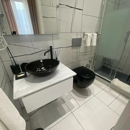 Laura ゲストハウス 3*