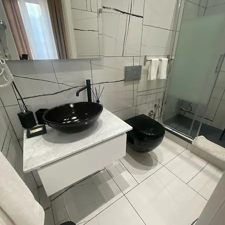 Laura ゲストハウス 3*